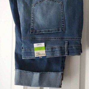 Terra & Sky Women's Plus Size Tummy Control Capri.